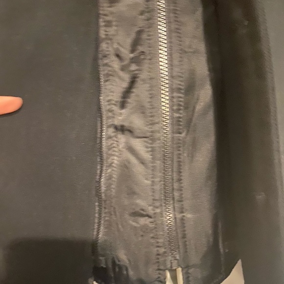 Black men’s fall/spring jacket, like new condition. - Picture 4 of 5